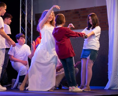 Peace takes courage - theatre play by the middle and upper schools