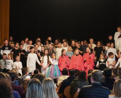 All children are together on stage and sing
